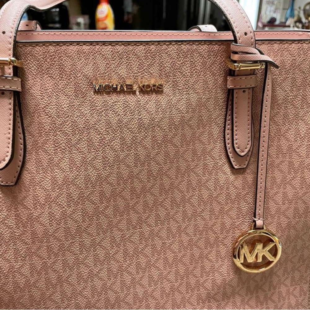 Michael Kors hand bag (tote).